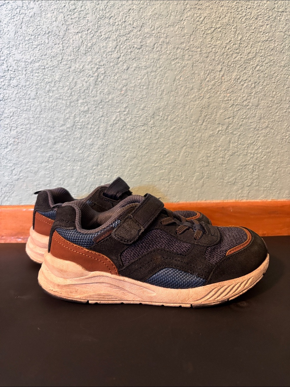 Stride Rite Made2Play Brighton Navy & Brown Little Boy Sneakers, size 13 - fair
